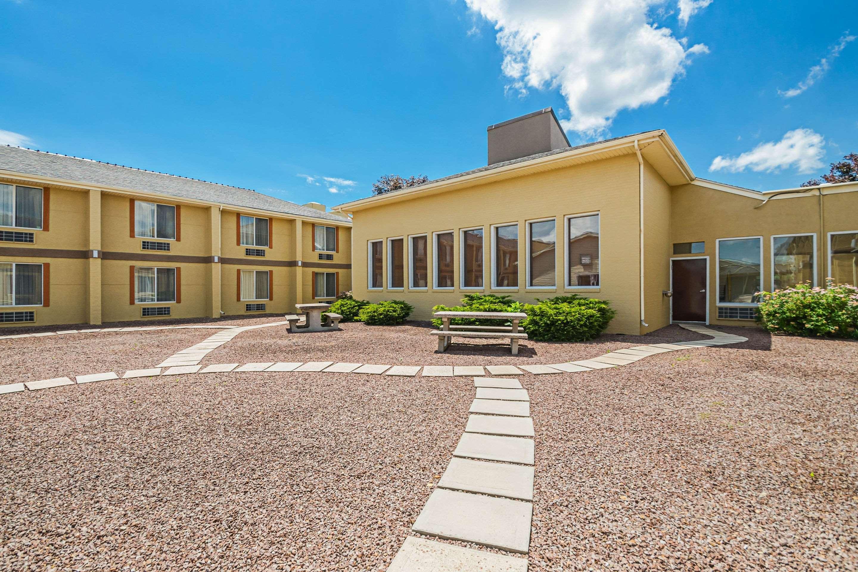 Quality Inn & Suites Frostburg-Cumberland Exterior photo